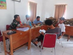 Babinsa Koramil 1407-02/Dua Boccoe Laksanakan Komsos Bersama Aparat Desa Binaan