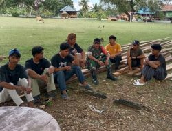 Babinsa Koramil 1407-02/Dua Boccoe Laksanakan Komunikasi Sosial Bersama Pemuda Karang Taruna Bubung Pitue