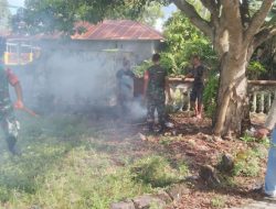 Personel Koramil 1407-11/Barebbo Bersama Warga Gotong Royong Bersihkan Lingkungan