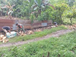 Babinsa Koramil 14/Libureng Dim 1407/Bone Bantu Warga Bangun Talud Jalan Tani Di Desa Poleonro