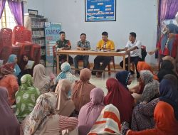 Babinsa Koramil 1407-07/Tanete Riattang Laksanakan Pendampingan Penyaluran Bansos Di Kelurahan Pallette