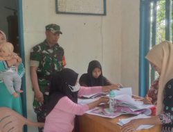 Babinsa Kodim 1407/Bone Koramil 20/Bontocani Dampingi Kegiatan Posyandu Di Kelurahan Kahu