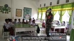 Babinsa Mulamenre Koramil 1407-05/Ulaweng Tanamkan Nilai Bela Negara Sejak Dini Kepada Siswa SD Inpres 12/79