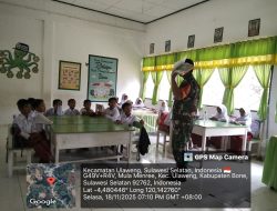Babinsa Mulamenre Koramil 1407-05/Ulaweng Tanamkan Nilai Bela Negara Sejak Dini Kepada Siswa SD Inpres 12/79