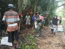 Babinsa Koramil 1407-07/Tanete Riattang dan Warga Kelurahan Biru Bersinergi Wujudkan Lingkungan Bersih dan Asri