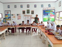 Babinsa Koramil 1407-17/Salomekko Pastikan Program MBG Di SDN 255 Desa Ulubalang Berjalan Lancar
