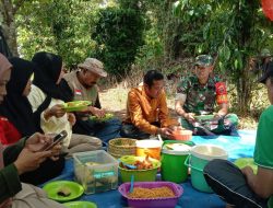 Jaga Keutuhan Wilayah, Babinsa Koramil 20/Bontocani Kodim 1407/Bone Lakukan Komsos Rutin