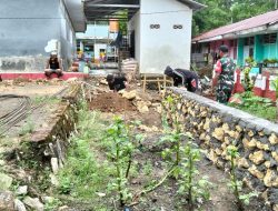 Semangat Kebersamaan : Babinsa Koramil 1407-02/Dua Boccoe Bersama Warga Desa Watang Padacenga Bangun Pondasi