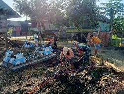Babinsa Koramil 01/Ajangale Kodim 1407/Bone Ajak Warga Bersihkan Area TPU Labissa