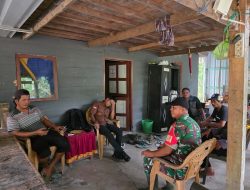 Dengarkan Aspirasi Warga, Babinsa Koramil 03/Cenrana Jalin Komunikasi Sosial Di Desa Lebongnge