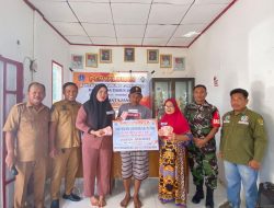 Babinsa Koramil 02/Dua Boccoe Hadir Kawal Penyaluran BLT, Dukung Kelancaran Bantuan Kepada Warga Penerima Manfaat