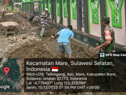 Babinsa Koramil 1407-15/Mare Dan Warga Bangun Selokan Mesjid Jami Miftahussa’adah