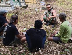 Dekat dan Akrab : Babinsa Koramil 1407-11/Barebbo Rutin Komsos, Wujudkan Kemanunggalan TNI Di Desa Talungeng
