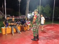 Beri Himbauan di Tempat Nongkrong, Babinsa Kodim Bone Ajak Pemuda Jaga Kondusifitas Wilayah