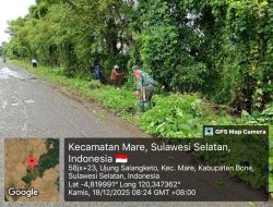Wujudkan Jalan Desa Yang Bersih Dan Terang, Babinsa Koramil 1407-15/Mare Turun Tangan Bantu Masyarakat