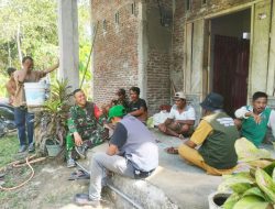 Babinsa Koramil 1407-11/Barebbo Manfaatkan Komsos Pantau Situasi Keamanan Di Desa Kajaolalidong