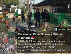 Pererat Silaturahmi, Babinsa Koramil 19/Kahu Gelar Kerja Bakti di Masjid Nurur Rahman