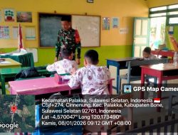 Bangun Semangat Generasi Emas, Babinsa Koramil 1407-21/Palakka Beri Motivasi Belajar Di SD Inpres 12/79 Cinennung