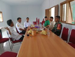 Satu Visi Membangun Desa, Komsos Babinsa Koramil 1407-17/Salomekko Pererat Kemitraan TNI Dan Aparat Kecamatan