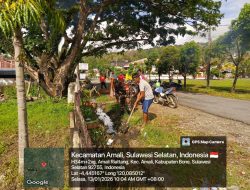 Cegah Banjir Dan Penyakit, Babinsa Koramil 1407-05/Ulaweng Ajak Warga Inrelleng Bersihkan Saluran Air