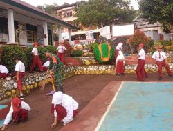 Ciptakan Lingkungan Belajar Nyaman, Babinsa Koramil 1407-20/Bontocani Bersihkan Sekolah Bersama Siswa