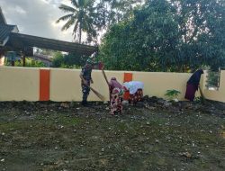 Jaga Kebersihan Tempat Ibadah, Babinsa Koramil 1407-12/Cina Bersinergi Dengan Warga Desa Kanco