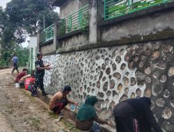 Dukung Keasrian Fasilitas Ibadah, Babinsa Koramil 1407-20/Bontocani Laksanakan Gotong Royong Bersama Masyarakat