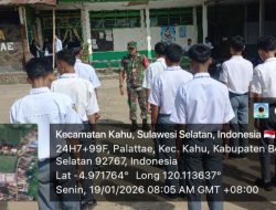 Babinsa Koramil 19/Kahu Bekali Pelajar Madrasah Aliyah Dengan Materi Dasar Baris Berbaris