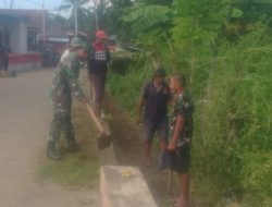 Kompak! Babinsa Koramil 1407-16/Tonra Dan Warga Desa Bacu Bahu-Membahu Percantik Lingkungan