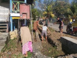 Antisipasi Banjir, Koramil 1407-08/Lamuru Ajak Perangkat Desa Barakkae Gotong Royong