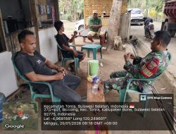 Perkokoh Kemanunggalan, Babinsa Koramil 1407-16/Tonra Sambangi Warga Desa Biccoing