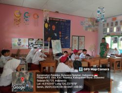 Babinsa Koramil 1407-21/Palakka Laksanakan Pendampingan Pemberian Makanan Gratis Dan Bergizi Kepada Anak SD Di Desa Binaan