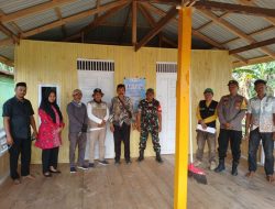 Kawal Pembangunan Desa, Babinsa Koramil 1407-02/Dua Boccoe Dampingi Tim Monev Di Tawaroe