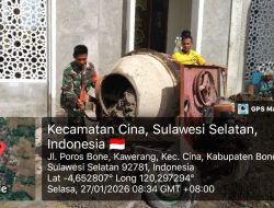 Babinsa Koramil 1407-12/Cina Tunjukkan Solidaritas, Bersama Warga Bangun Masjid Di Desa Kawerang
