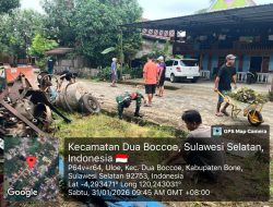 Babinsa Koramil 02/Dua Boccoe Kodim 1407/Bone Ikut Hadir Bersama Warga Laksanakan Pembersihan Saluran Air