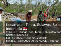 Tingkatkan Semangat Gotong Royong, Babinsa Koramil 1407-16/Tonra Terjun Langsung Membantu Warga Binaan
