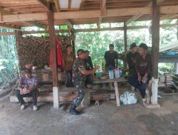 Babinsa Desa Barakkae Koramil 1407-08/Lamuru Melaksanakan Komsos Dengan Warga Di Desa Binaan  