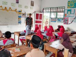 Kobarkan Semangat Belajar, Babinsa Koramil 1407-20/Bontocani Sambangi Siswa SDN 7/83 Watangcani