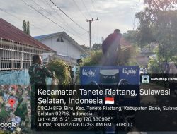 Babinsa Koramil 1407-07/Tanete Riattang Kodim Bone Melaksanakan Karya Bakti Pembersihan Jalan Kel. Biru