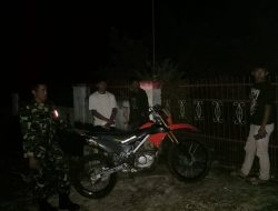 Monitor Wilayah : Babinsa Kodim 1407/Bone Pastikan Malam Hari Di Desa Binaan Aman Terkendali