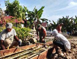 Percepat Roda Ekonomi, Babinsa Koramil 1407-05/Ulaweng Kawal Pembuatan Pondasi Jalan Tani Mulamenre