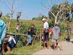 Langkah Preventif! Babinsa Libureng Kodim 1407/Bone Bersama Warga Pastikan Drainase Bebas Sumbatan