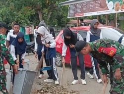 Tanamkan Peduli Lingkungan, Koramil 15/Mare Kodim 1407/Bone Ajak Siswa SMAN 2 Bone Karya Bakti Bersama