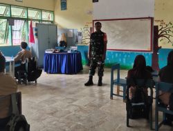 Tanamkan Cinta Tanah Air, Babinsa Koramil 1407-12/Cina Kodim Bone Beri Wawasan Kebangsaan Di SD Inpres 7/83 Tanete