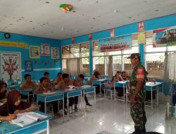 Bakar Semangat Pelajar, Babinsa Koramil 1407-03/Cenrana Kodim Bone Beri Motivasi Belajar Di SMPN 1 Cenrana