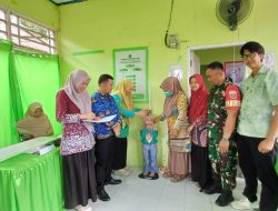 Perangi Stunting! Babinsa Koramil 18/Kajuara Kodim 1407/Bone Kawal Kesehatan Balita Di Desa Gona