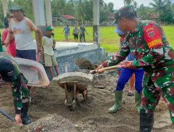 Kawal Dana Desa, Babinsa Lapri Kodim 1407/Bone Pastikan Pembangunan Jalan Antardusun Berjalan Lancar