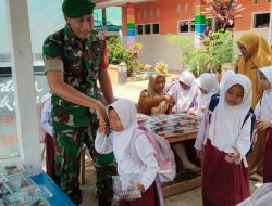 Senyum Sehat Siswa SD Inpres Pakkasalo : Babinsa Koramil 1407-02/Dua Boccoe Kawal Makan Bergizi Gratis