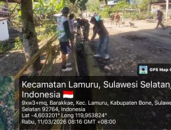 Kompak! Babinsa Koramil 1407-08/Lamuru Bersama Masyarakat Enrekeng Wujudkan Lingkungan Bersih