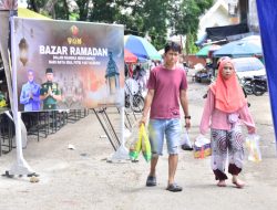 Serbu Stand Bazar Ramadan Kodim 1407/Bone Di Pasar Jl. Lapatau Jadi Primadona Warga
